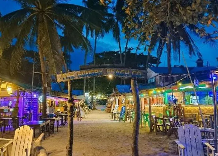 Comfortable Near The And Town Center With Free Parking By Bantayan Paw And Palm Pooc