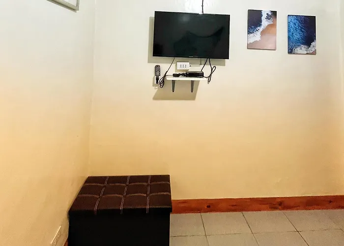 Comfortable Near The And Town Center With Free Parking By Bantayan Paw And Palm Pooc