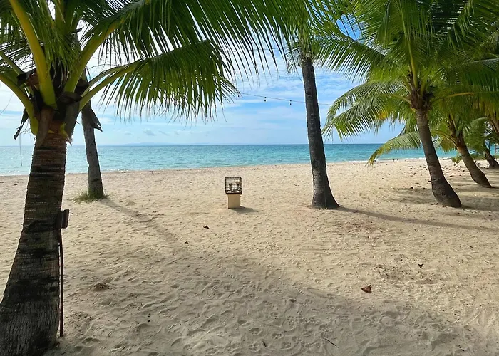 Comfortable Near The And Town Center With Free Parking By Bantayan Paw And Palm Lodge